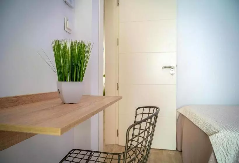 پانسیون Petit Malaga Congress