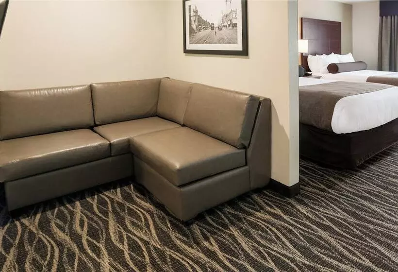 Cobblestone Hotel & Suites Appleton International Airport