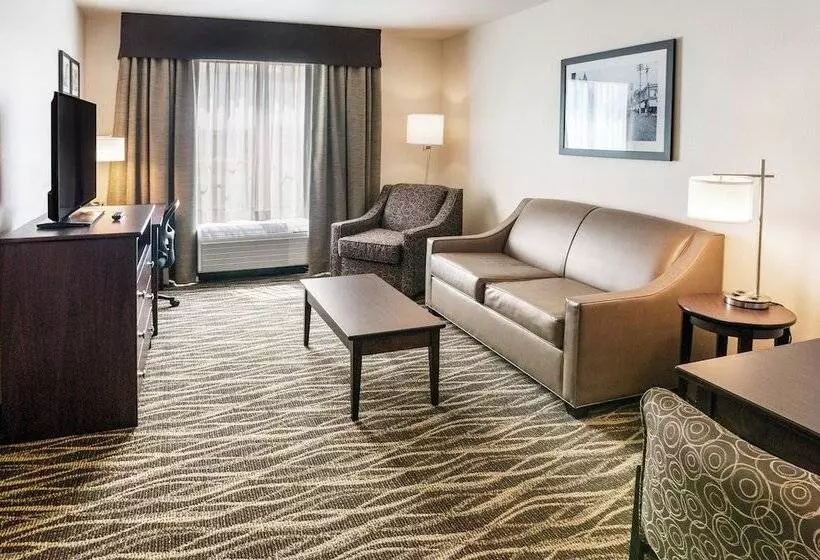 Cobblestone Hotel & Suites Appleton International Airport