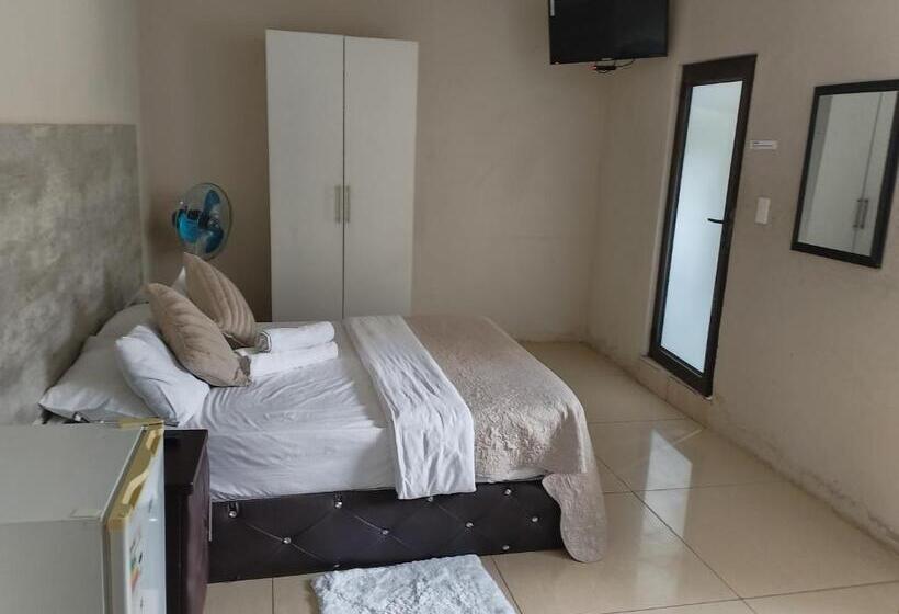 בית מלון כפרי Naldorado Executive Villa