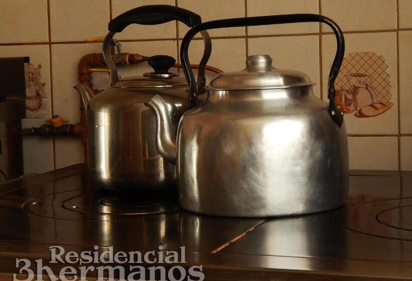 Hostel Residencial Tres Hermanos