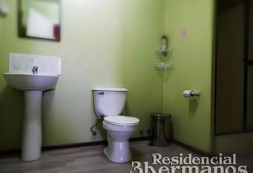 ユースホステル Residencial Tres Hermanos