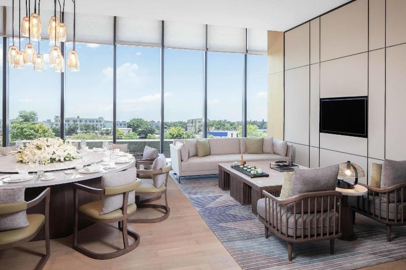 فندق Courtyard By Marriott Shenzhen Bao'an