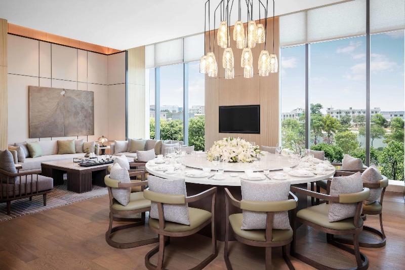 فندق Courtyard By Marriott Shenzhen Bao'an