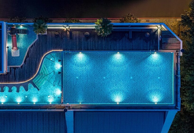 هتل Four Points By Sheraton Yilan Jiaoxi