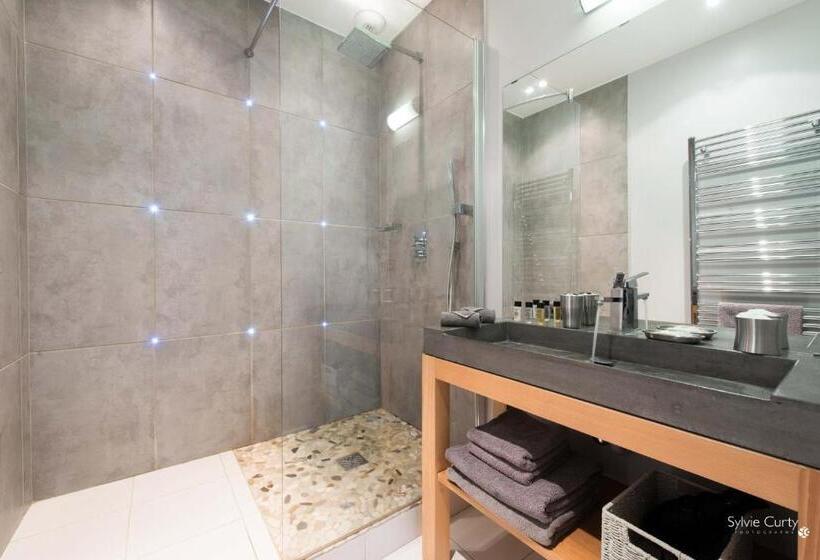 تختخواب و صبحانه Entre Hotes