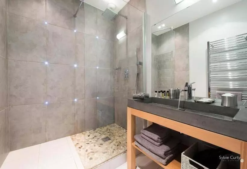 تختخواب و صبحانه Entre Hotes