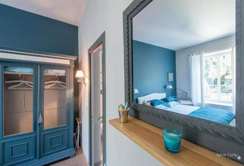 تختخواب و صبحانه Entre Hotes