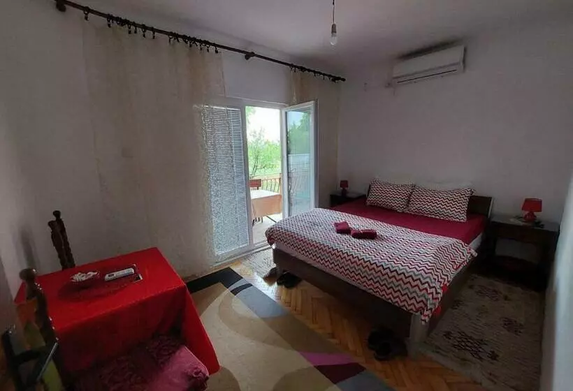 هتل Airport Home Radinovic