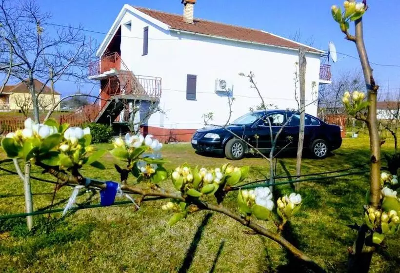 هتل Airport Home Radinovic