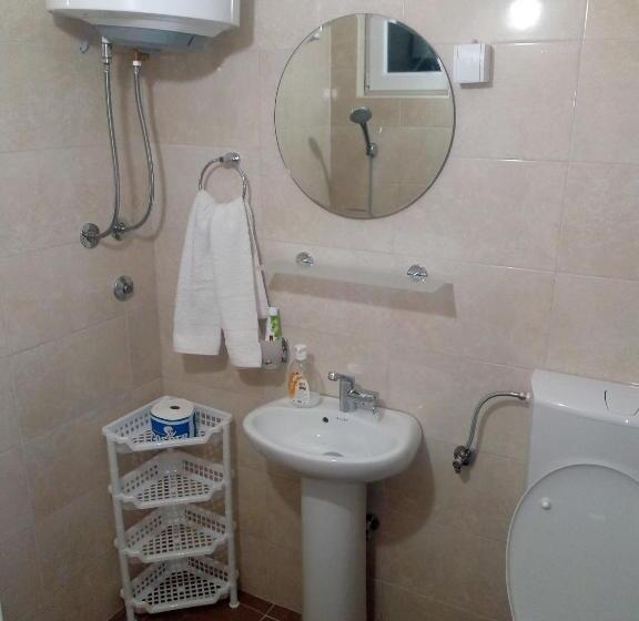 هتل Airport Home Radinovic