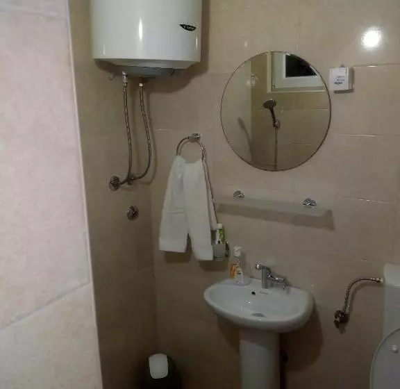 هتل Airport Home Radinovic