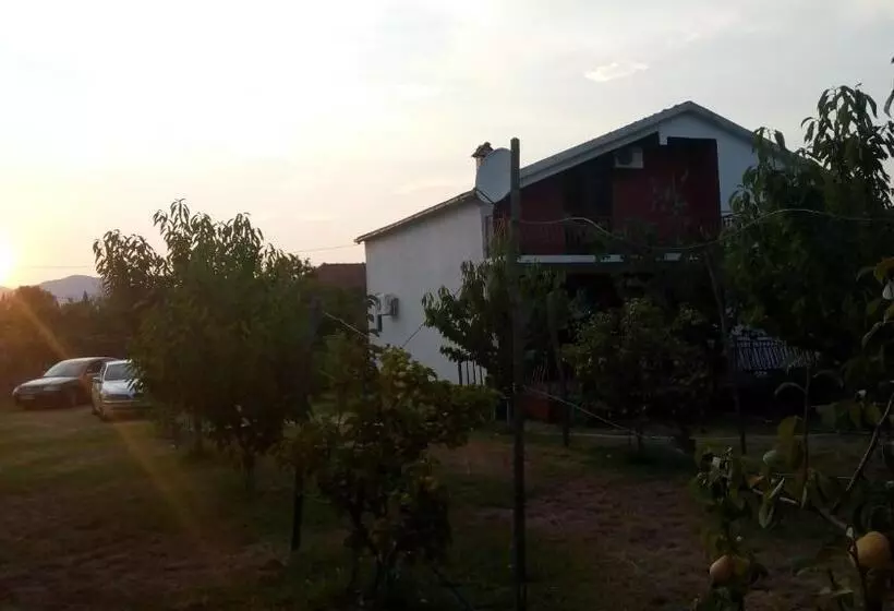 هتل Airport Home Radinovic