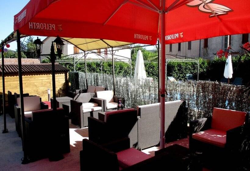 فندق Hôtel Restaurant Le Clos Charmant