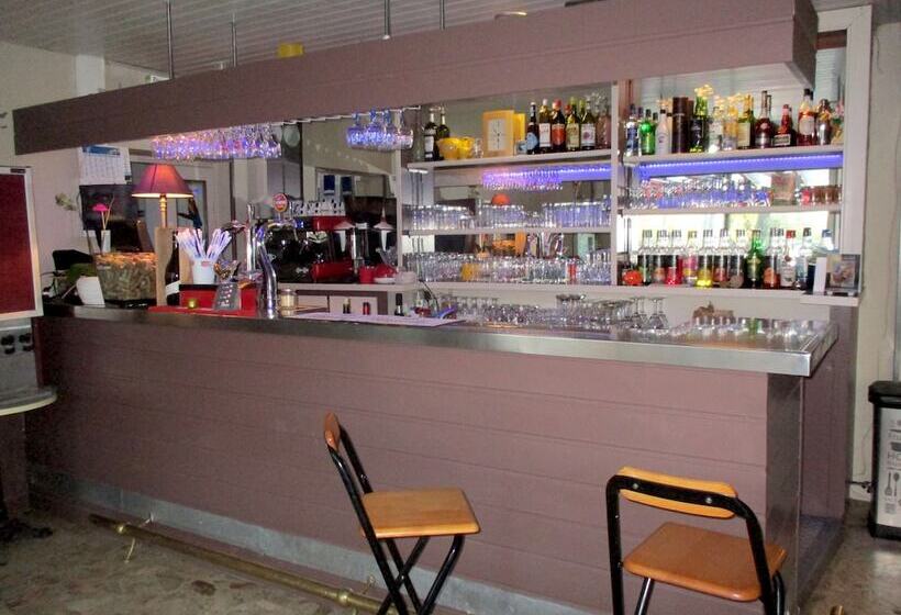 فندق Hôtel Restaurant Le Clos Charmant