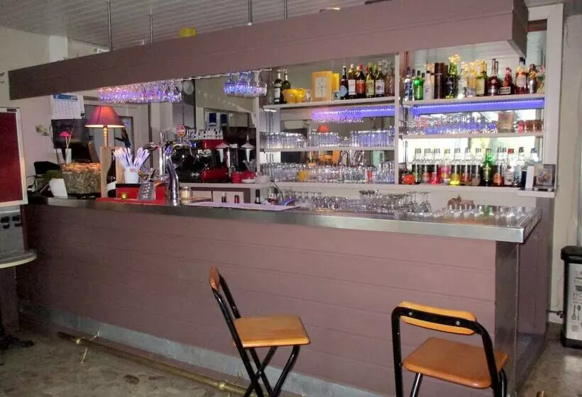 Hotelli Hôtel Restaurant Le Clos Charmant