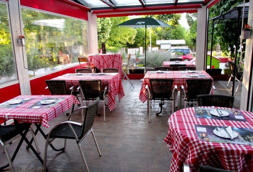 فندق Hôtel Restaurant Le Clos Charmant