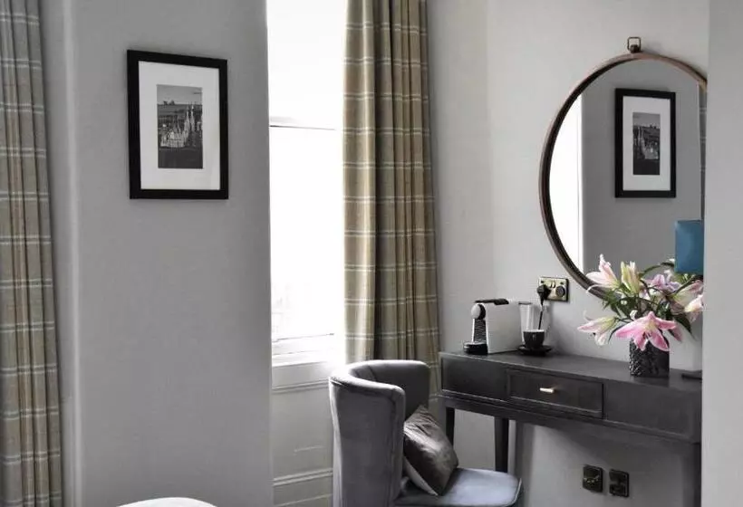 Hotelli Rooms At The Saint