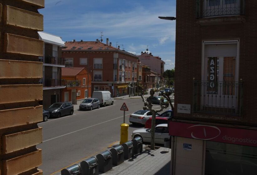 پانسیون El Portazgo Restaurante Hostal La Cisterniga