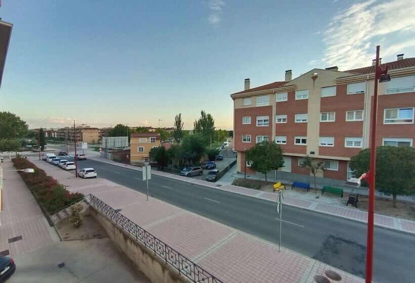 پانسیون El Portazgo Restaurante Hostal La Cisterniga