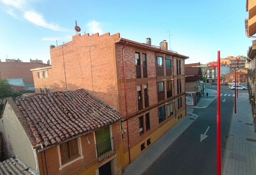 پانسیون El Portazgo Restaurante Hostal La Cisterniga