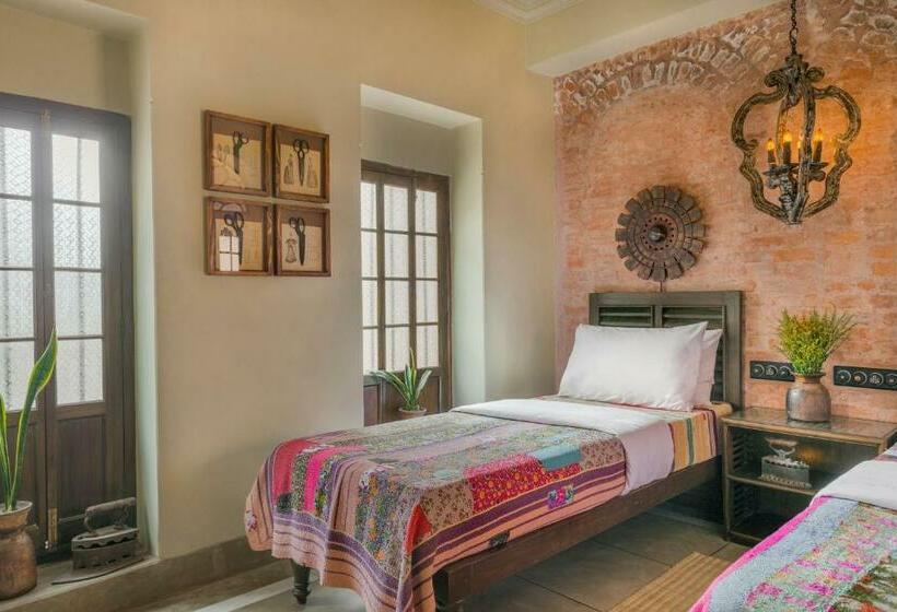 تختخواب و صبحانه Calcutta Bungalow