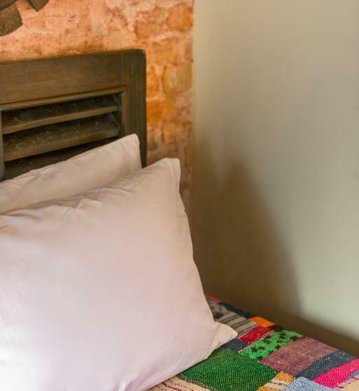 تختخواب و صبحانه Calcutta Bungalow