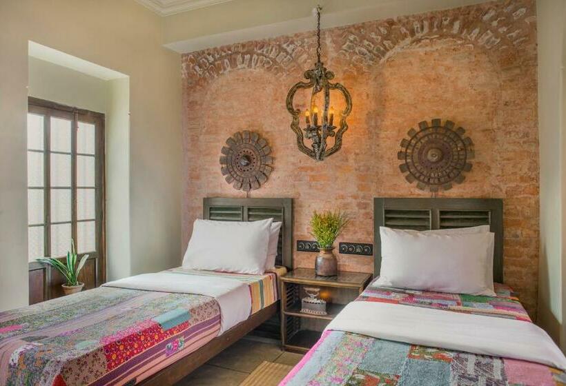 تختخواب و صبحانه Calcutta Bungalow