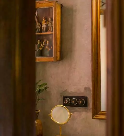 تختخواب و صبحانه Calcutta Bungalow