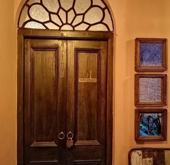 تختخواب و صبحانه Calcutta Bungalow