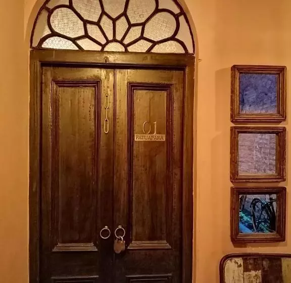 تختخواب و صبحانه Calcutta Bungalow