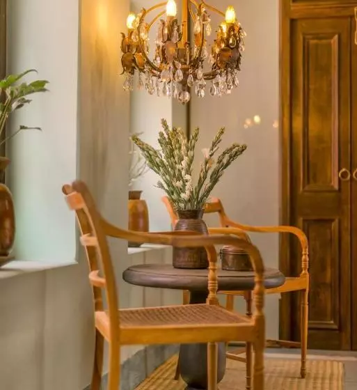 تختخواب و صبحانه Calcutta Bungalow