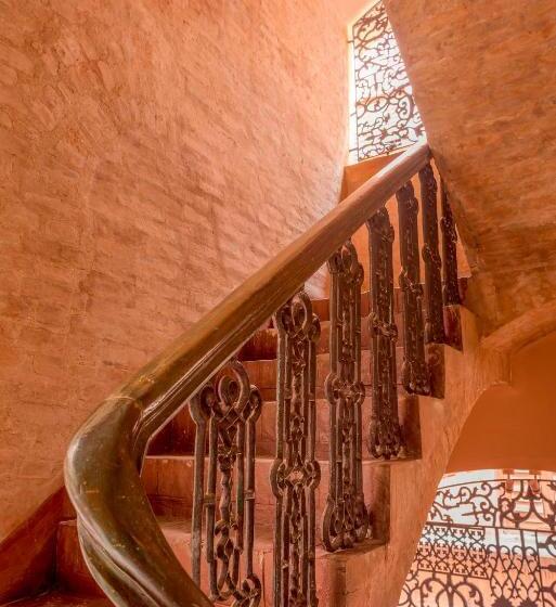 تختخواب و صبحانه Calcutta Bungalow