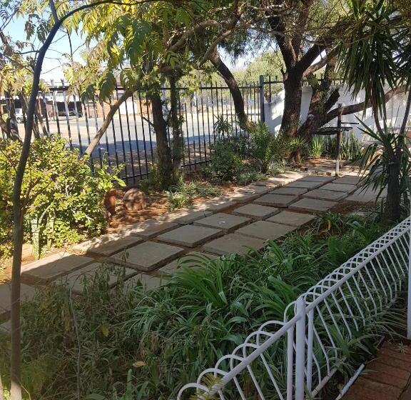 פנסיון Kgosi Lodge