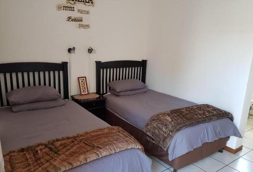 פנסיון Kgosi Lodge