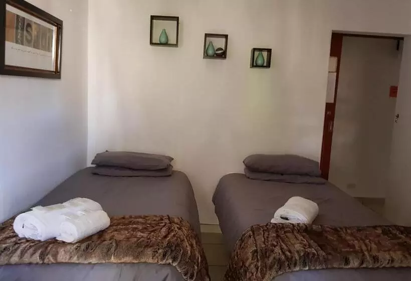 پانسیون Kgosi Lodge