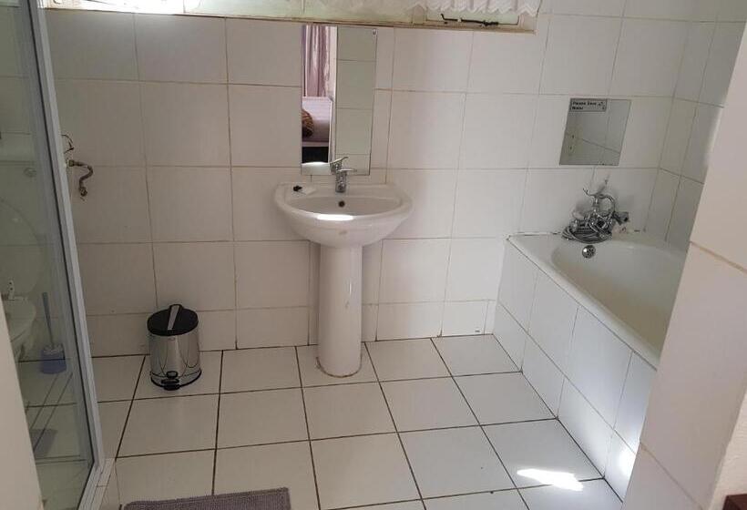 פנסיון Kgosi Lodge