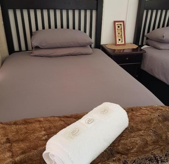 פנסיון Kgosi Lodge