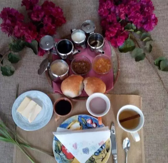 تختخواب و صبحانه Sahamalaza