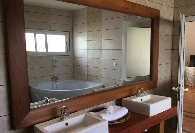 تختخواب و صبحانه Sahamalaza