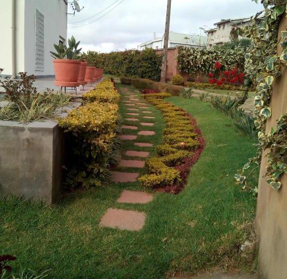 ベッドアンドブレックファースト Sahamalaza