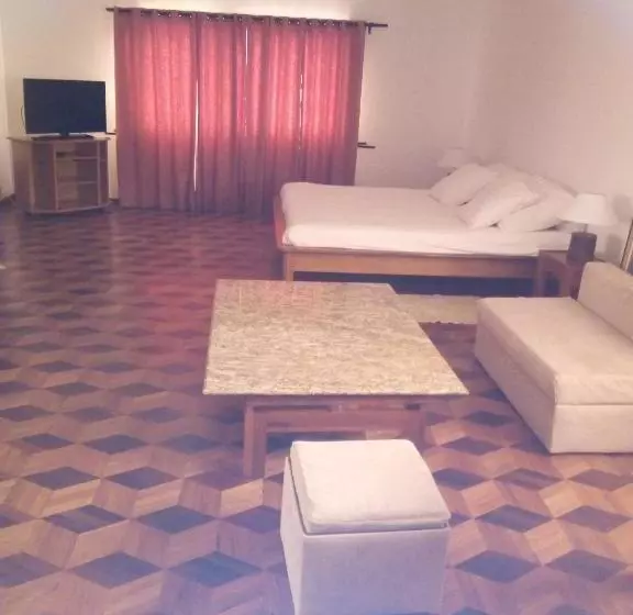 تختخواب و صبحانه Sahamalaza