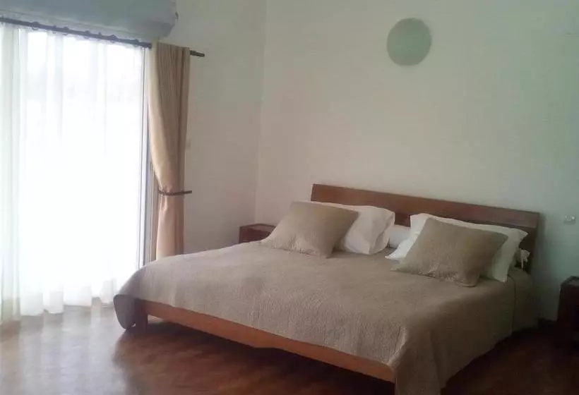 تختخواب و صبحانه Sahamalaza