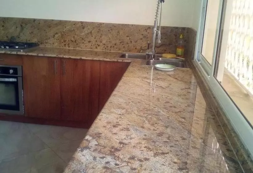 تختخواب و صبحانه Sahamalaza