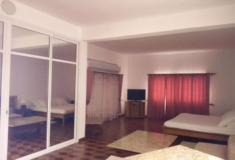 تختخواب و صبحانه Sahamalaza