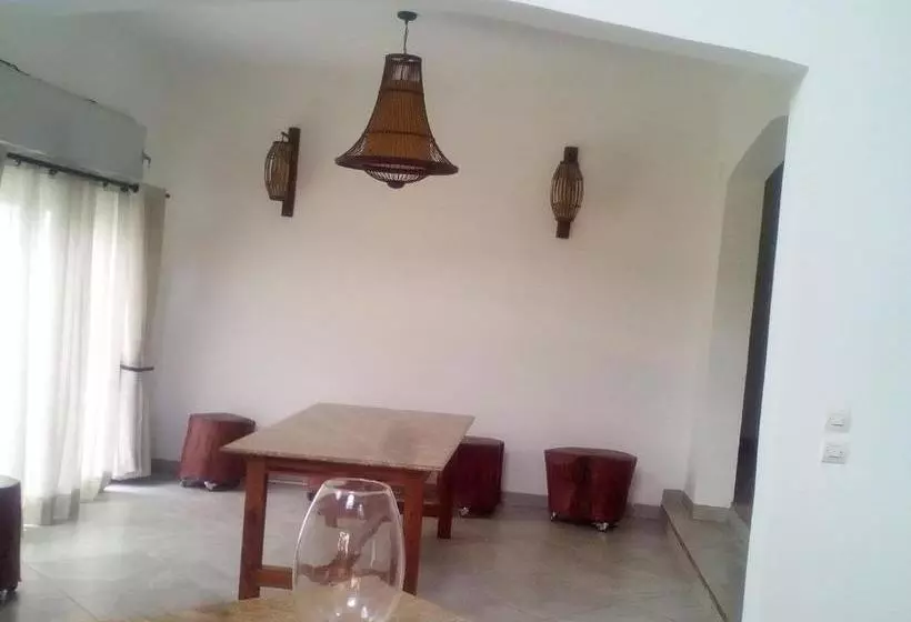 تختخواب و صبحانه Sahamalaza