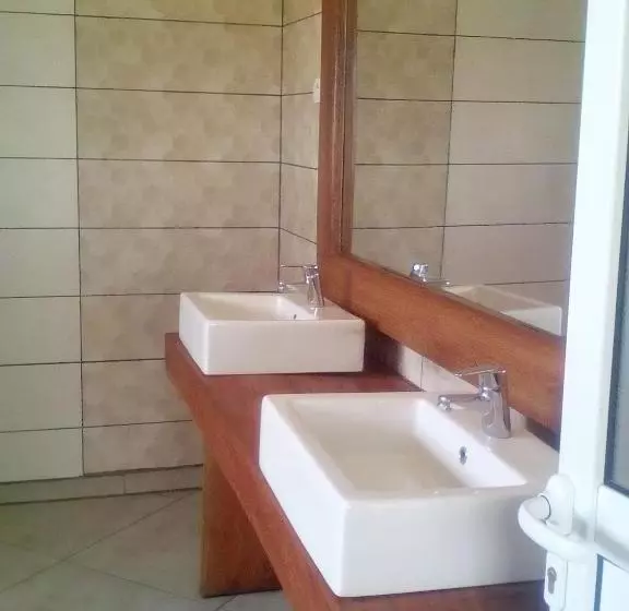 تختخواب و صبحانه Sahamalaza