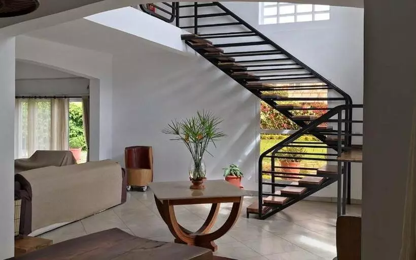 تختخواب و صبحانه Sahamalaza