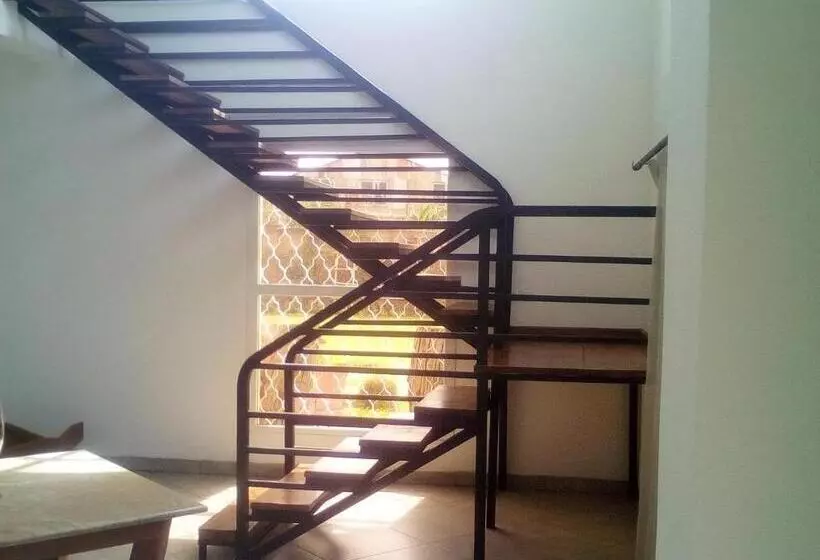 تختخواب و صبحانه Sahamalaza