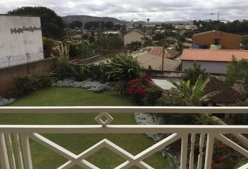 تختخواب و صبحانه Sahamalaza